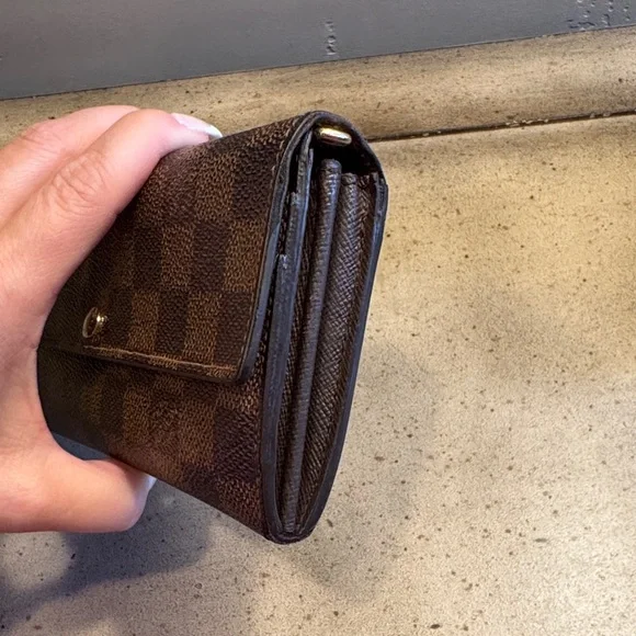 Louis Vuitton Damier Porte Sarah Wallet